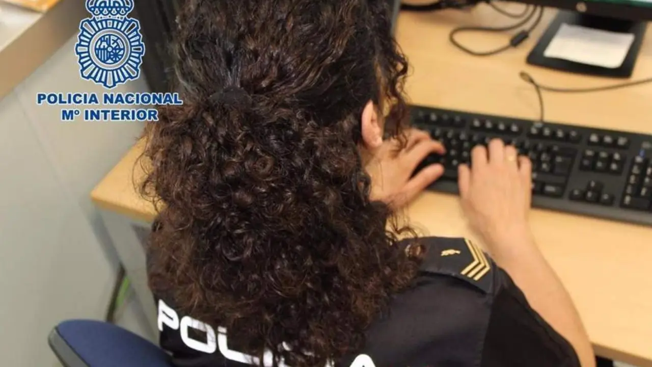 Agente de la Polic&iacute;a Nacional. - 