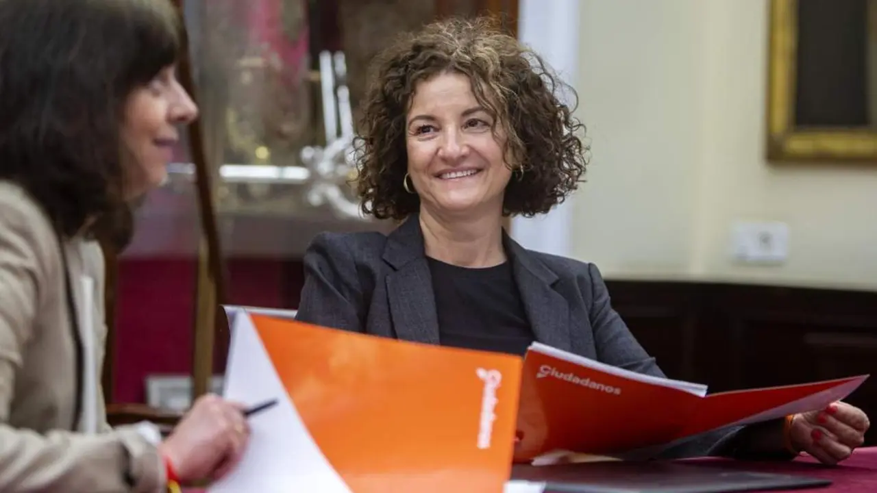 Las concejalas del grupo municipal de Cs, Lucrecia Valverde y Carmen Fidalgo. - CS