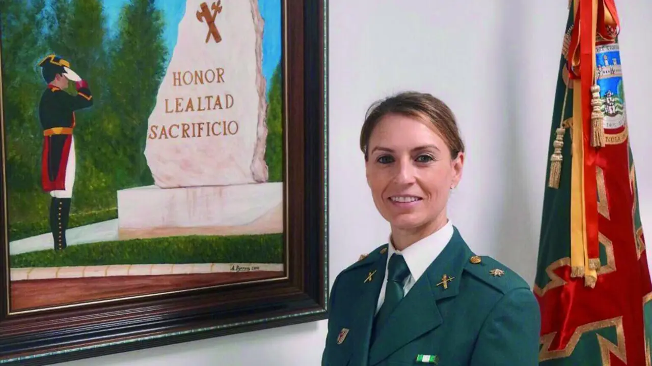 Carmen de Asido Orellana, segunda mujer en ascender a comandante en Andaluc&iacute;a, en la Comandancia de Huelva, donde est&aacute; destinada. - A. I.