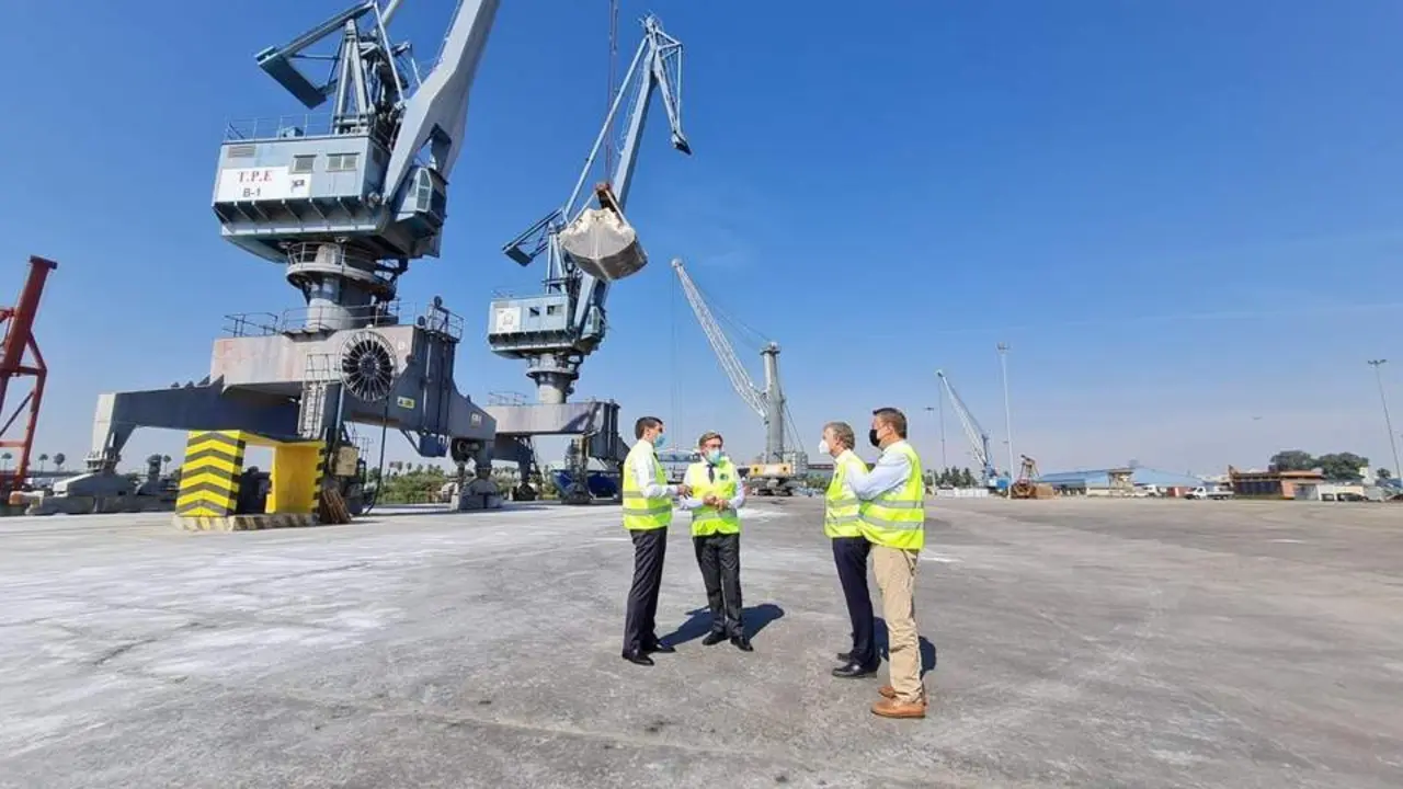 Primera visita del delegado del Gobierno en Andaluc&iacute;a al Puerto de Sevilla. - APS