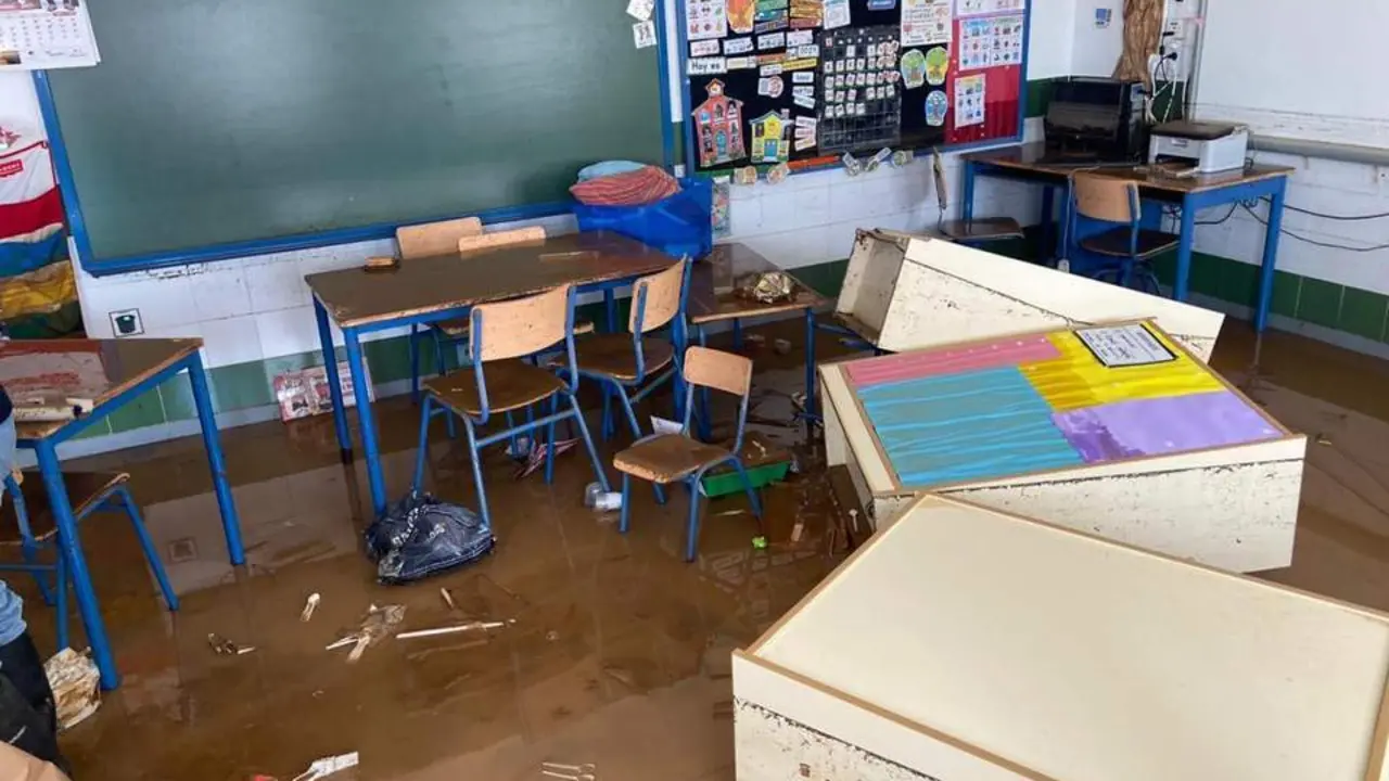 Destrozos en un colegio de Lepe. - 112
