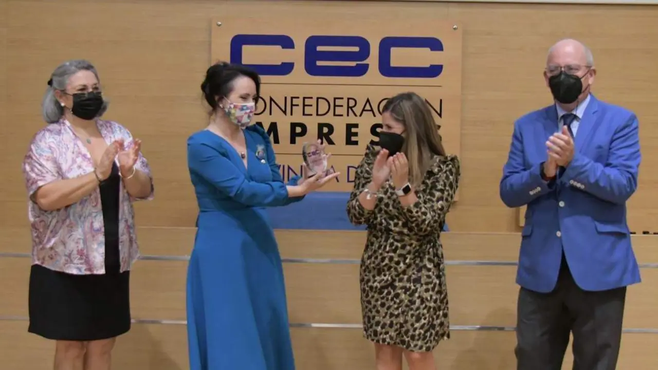 Imagen de la entrega del premio. - 