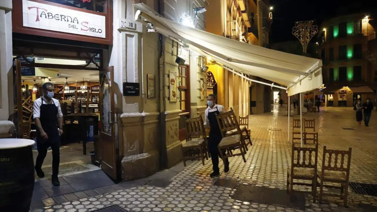 Imagen de archivo del cierre de un bar. - &Aacute;lex Zea/Europa Press