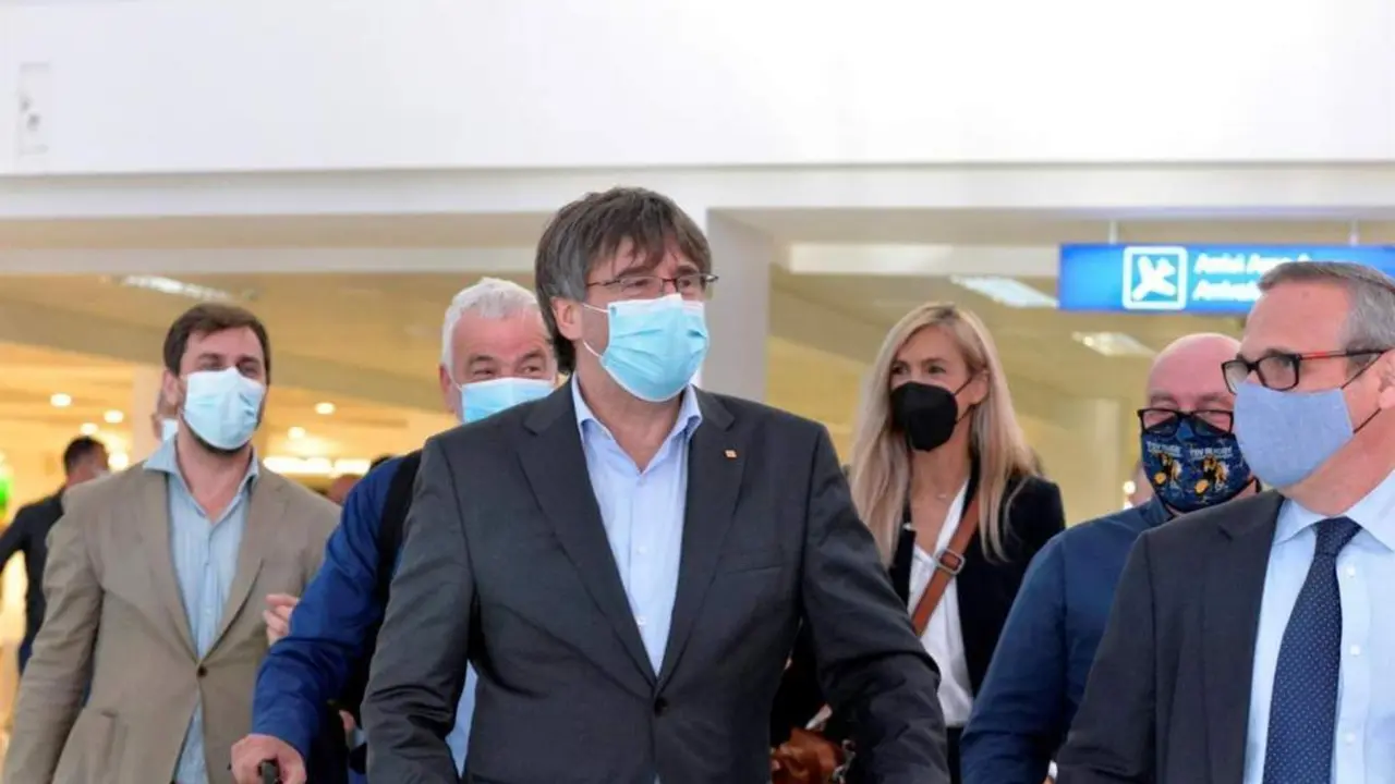 Puigdemont llega al aeropuerto de Alguer. - EFE
