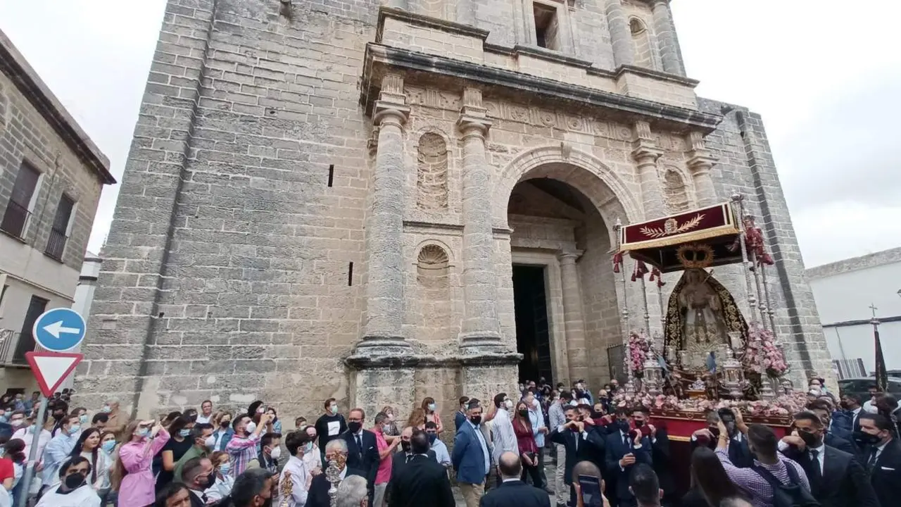 La Virgen de los Dolores, saliendo de San Juan de los Caballeros.  - Andaluc&iacute;a Informaci&oacute;n
