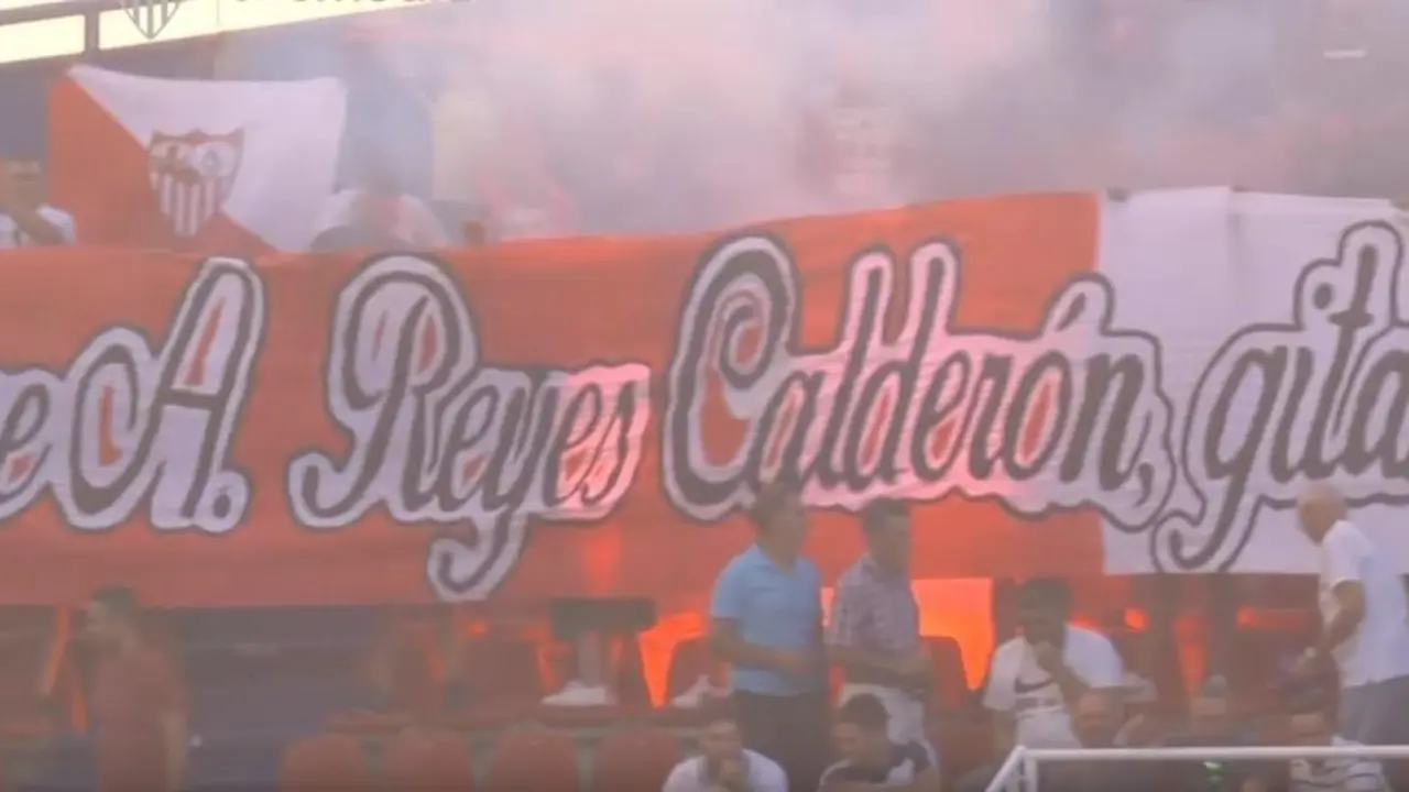 ULTRAS DEL SEVILLA EN UN PARTIDO. - YOUTUBE