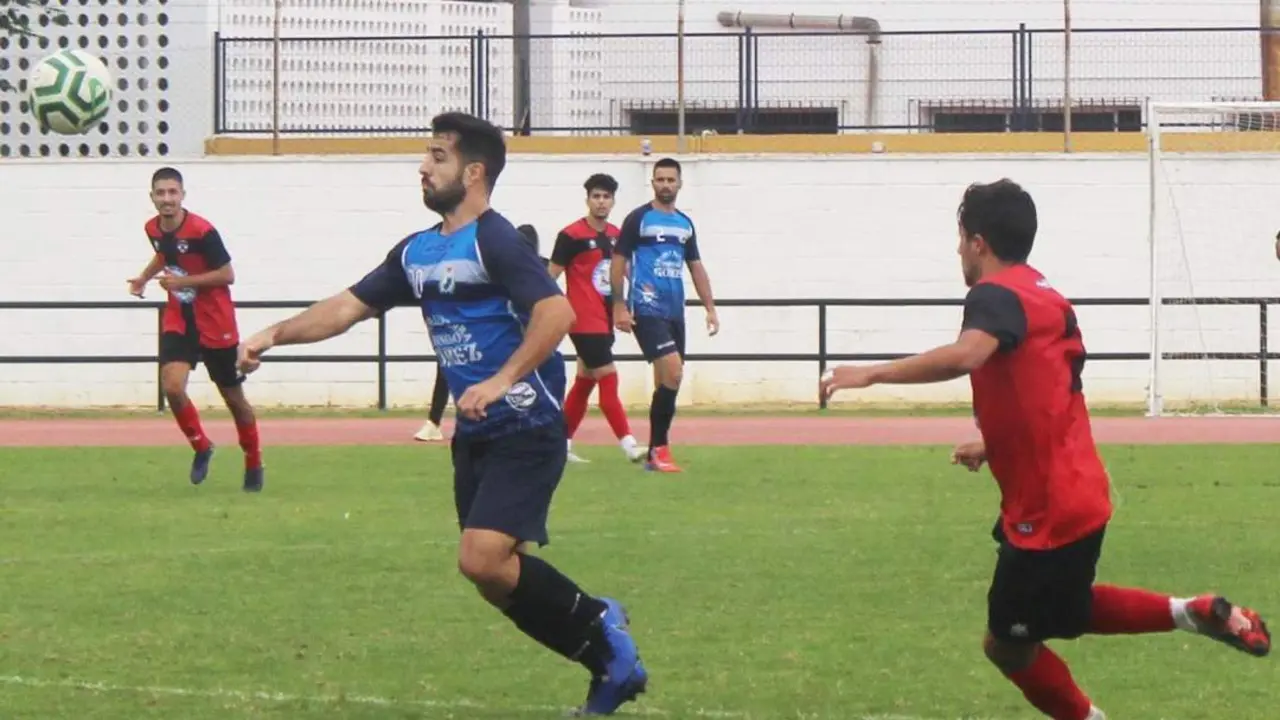 Una acci&oacute;n del partido que disputaron la Divina Pastora y el Sherry Atl&eacute;tico en El Picacho - Ra&uacute;l J. Bustillos