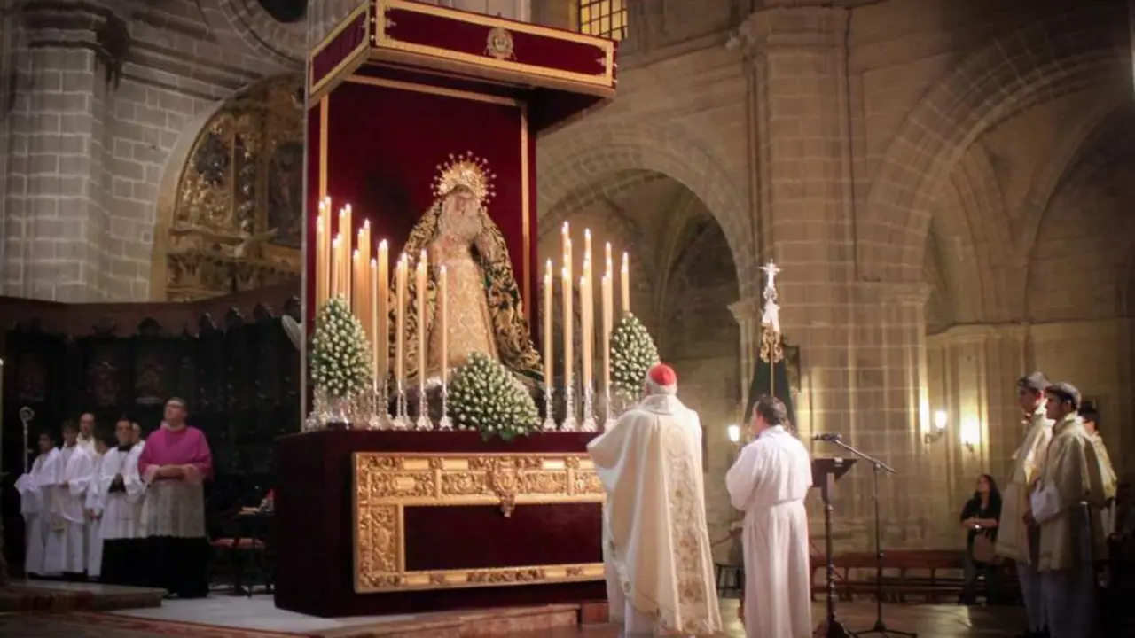 La Esperanza de la Yedra, en la Catedral.  - Hermandad de la Yedra