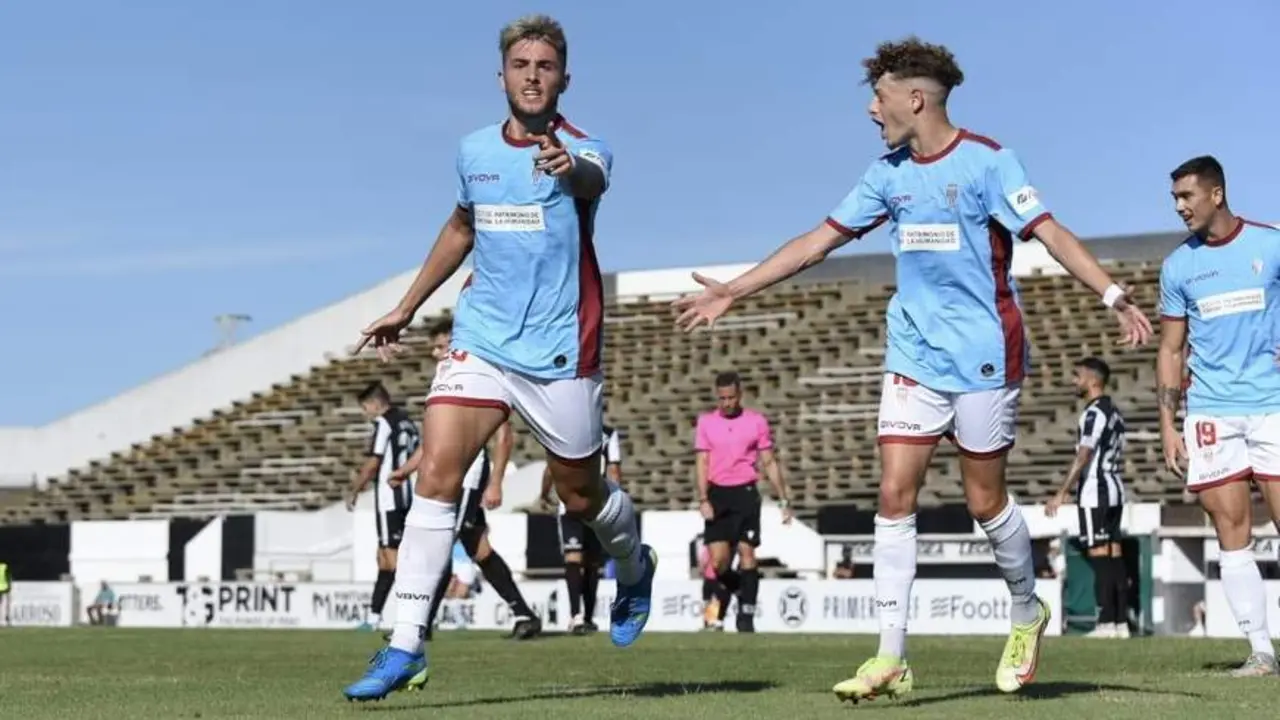 Antonio Casas celebra el 0-1 en el Municipal de La L&iacute;nea - | C&oacute;rdoba CF