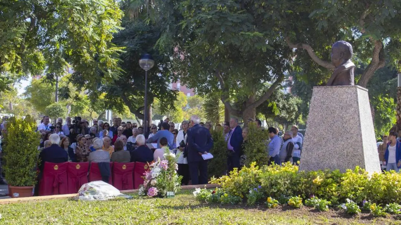 Inauguraci&oacute;n del busto de Cayetano Rold&aacute;n. - 