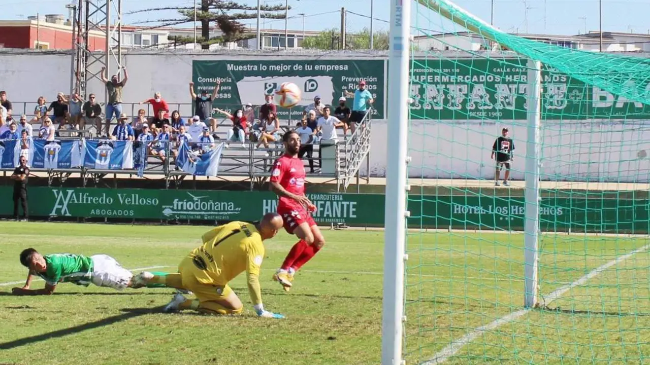 Miguelete tuvo el 2-0 muy cerca en esta acci&oacute;n del minuto 24 - Ra&uacute;l J. Bustillos