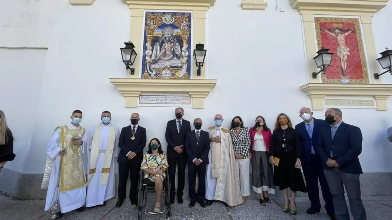 Foto de familia tras el acto. - A. Mar&iacute;n