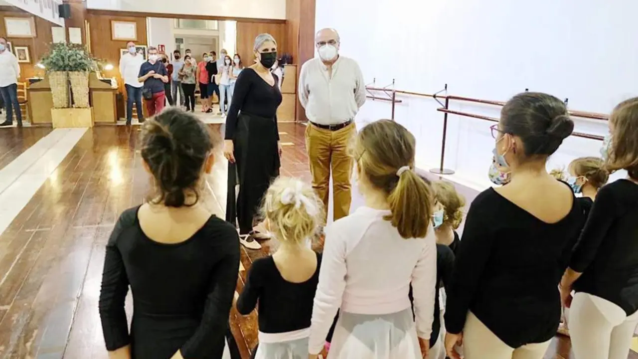 El delegado de Cultura y Fiestas, Manuel Lobato, estuvo presente en la inauguraci&oacute;n - A. I.