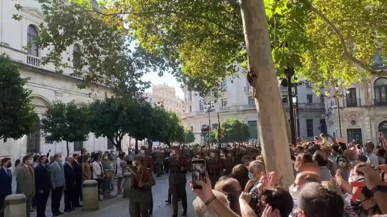Centenares de personas acuden al homenaje complementario del12 de octubre en Sevilla