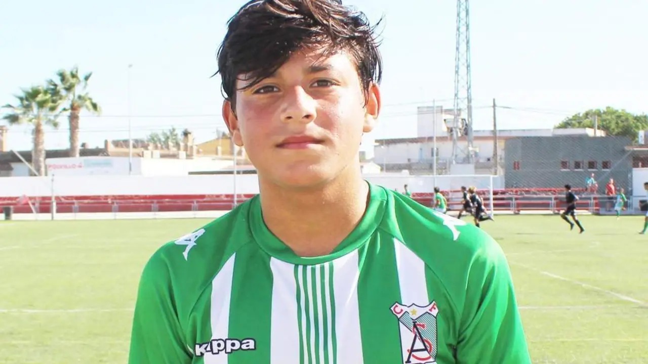 Miguelete, delantero del equipo infantil A del Atl&eacute;tico Sanluque&ntilde;o - Ra&uacute;l J. B.