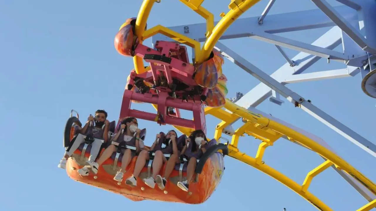 Atracciones de feria. - J.F.C.