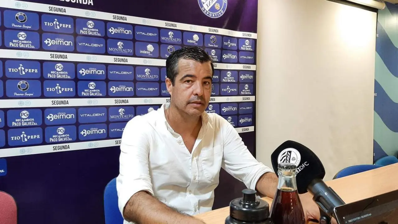 P&eacute;rez Herrera, en la sala de prensa de Chap&iacute;n tras el partido contra el Ceuta. - Viva Jerez