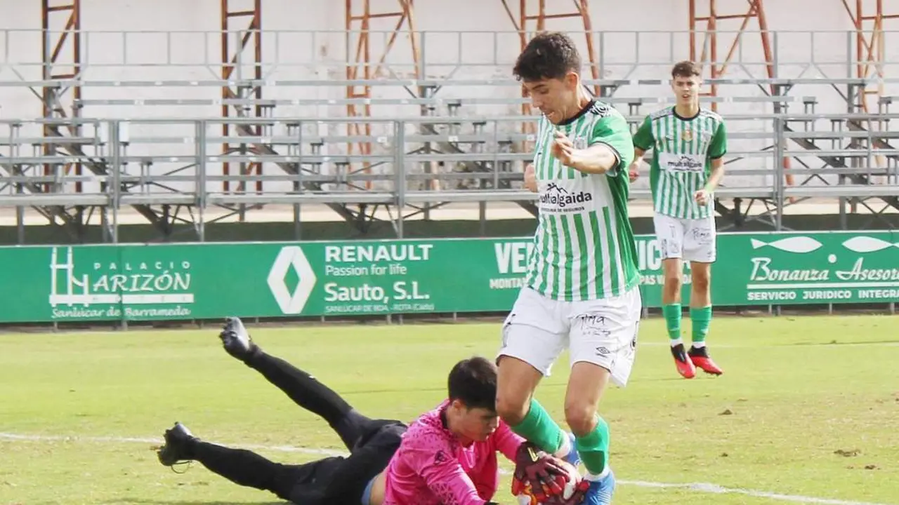 Buena ocasi&oacute;n del Atl&eacute;tico Sanluque&ntilde;o en la primera parte - Ra&uacute;l J. Bustillos