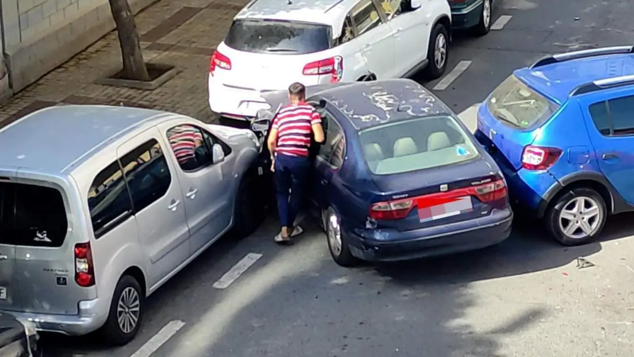 Tras el choque. - Polic&iacute;a Local de M&aacute;laga