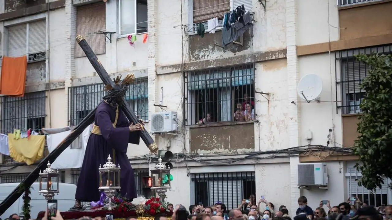 El Gran Poder a su llegada a Tres Barrios. - Mar&iacute;a Jos&eacute; L&oacute;pez/EP