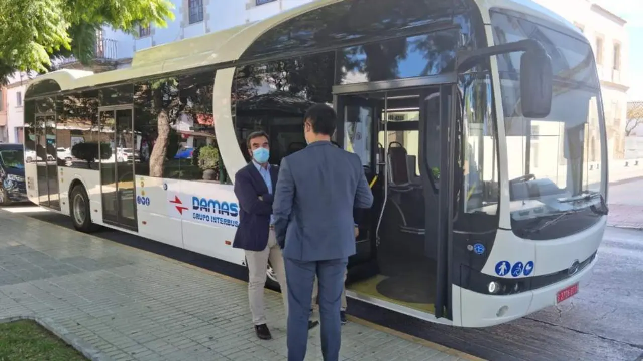 Autob&uacute;s el&eacute;ctrico de prueba K9UD de B y D - viva
