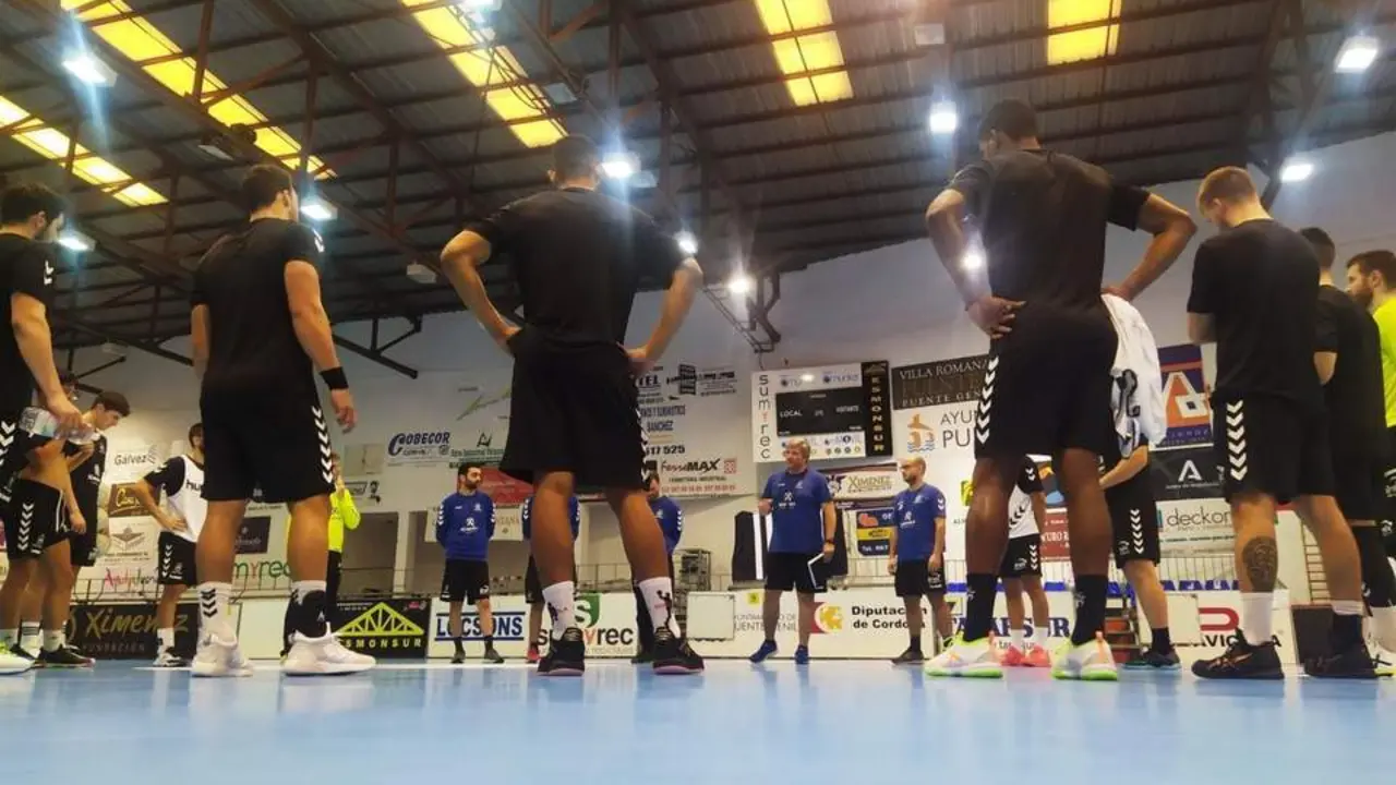 Los jugadores del &Aacute;ngel Xim&eacute;nez durante un entrenamiento - | AX Puente Genil