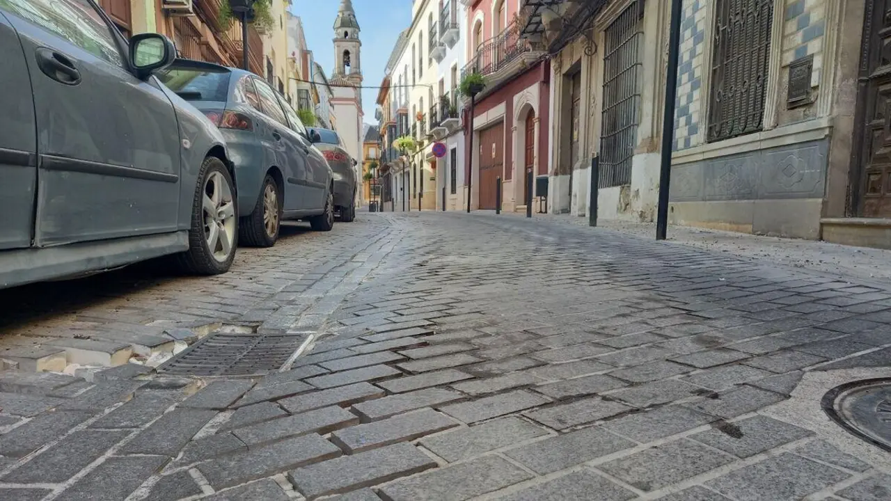 Estado del firme de la calle Madre de Dios.   - 