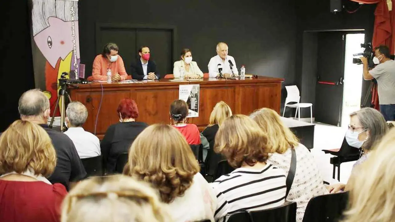 Un momento del acto con la presencia de V&iacute;ctor Mora e Irene Garc&iacute;a - A. I.
