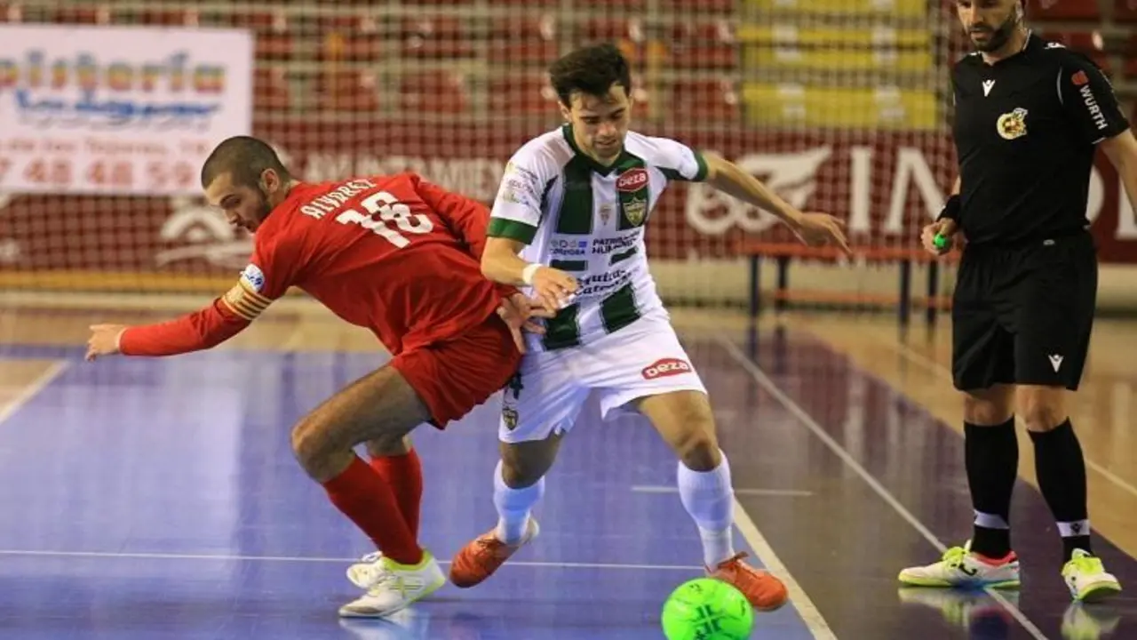 Pablo del Moral y David &Aacute;lvarez en una acci&oacute;n del partido de la temporada pasada - | C&oacute;rdoba Futsal