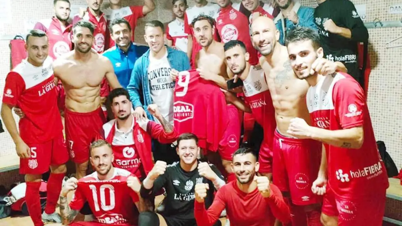 Los jugadores de la UD Algaida celebran el triunfo obtenido - UDA