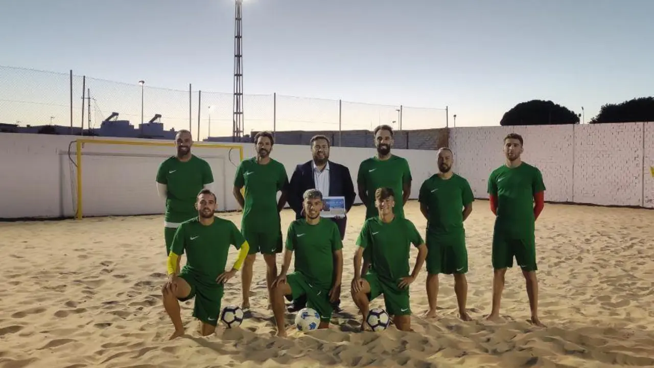 El responsable del &aacute;rea de Desarrollo de la Ciudadan&iacute;a de Diputaci&oacute;n, Jaime Armario, durante su visita a la Ciudad Deportiva Beach Sports. - Diputaci&oacute;n