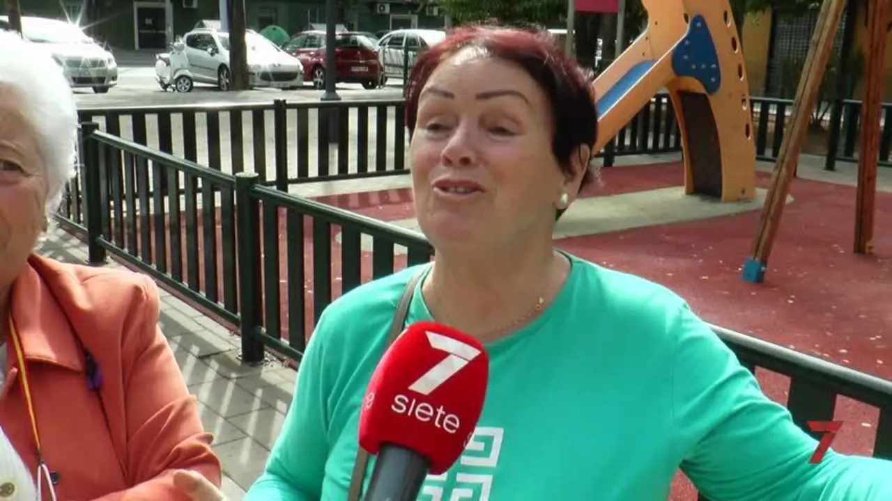 Emotiva acogida del Gran Poder en la parroquia de Santa Teresa