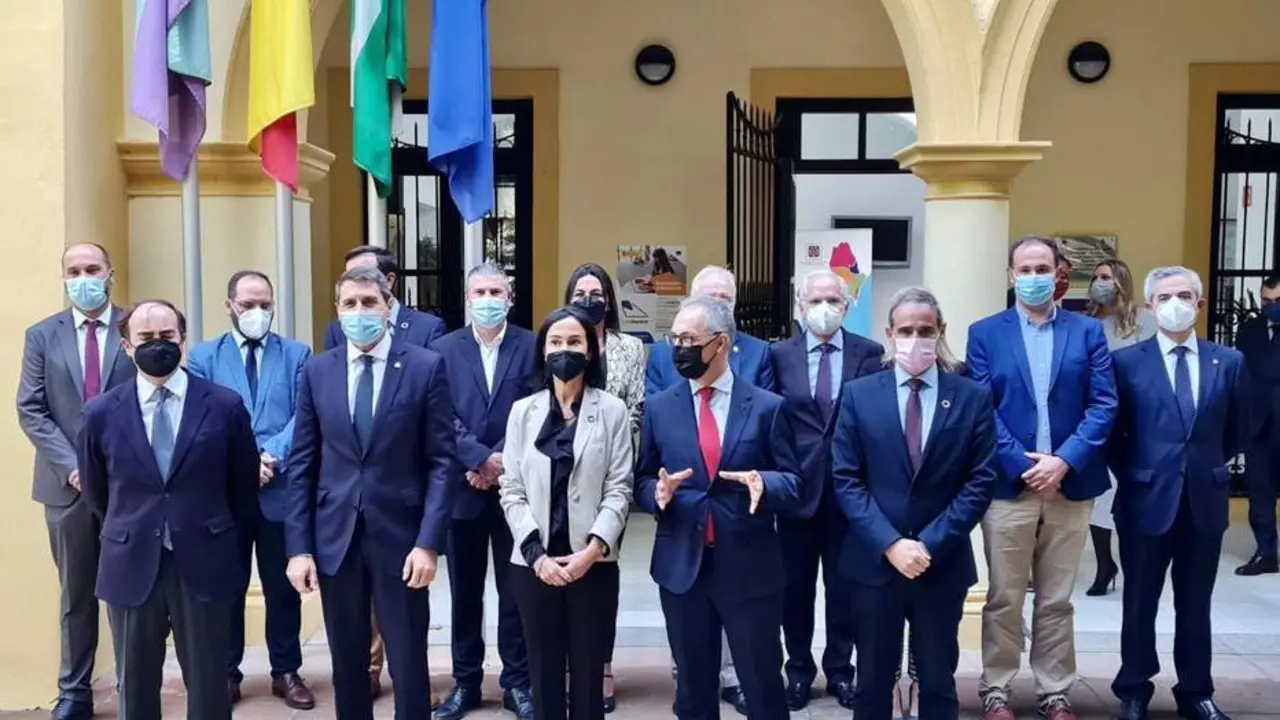 Pardo, junto a los representantes del Campo de Gibraltar. - A. I.