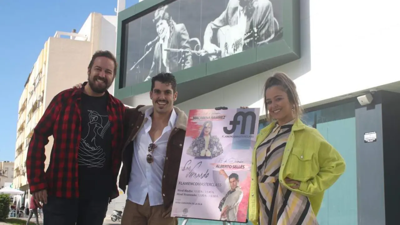 Jesuli Carrillo con Alberto Sell&eacute;s y Macarena Ram&iacute;rez. - 