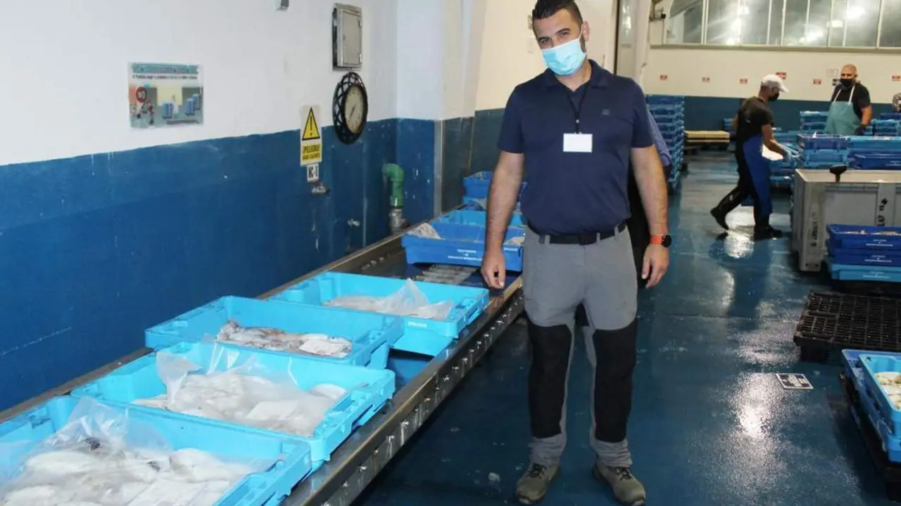 Jos&eacute; Ram&oacute;n Dom&iacute;nguez, jefe de inspecci&oacute;n de la Lonja de Sanl&uacute;car - Ra&uacute;l J. Bustillos