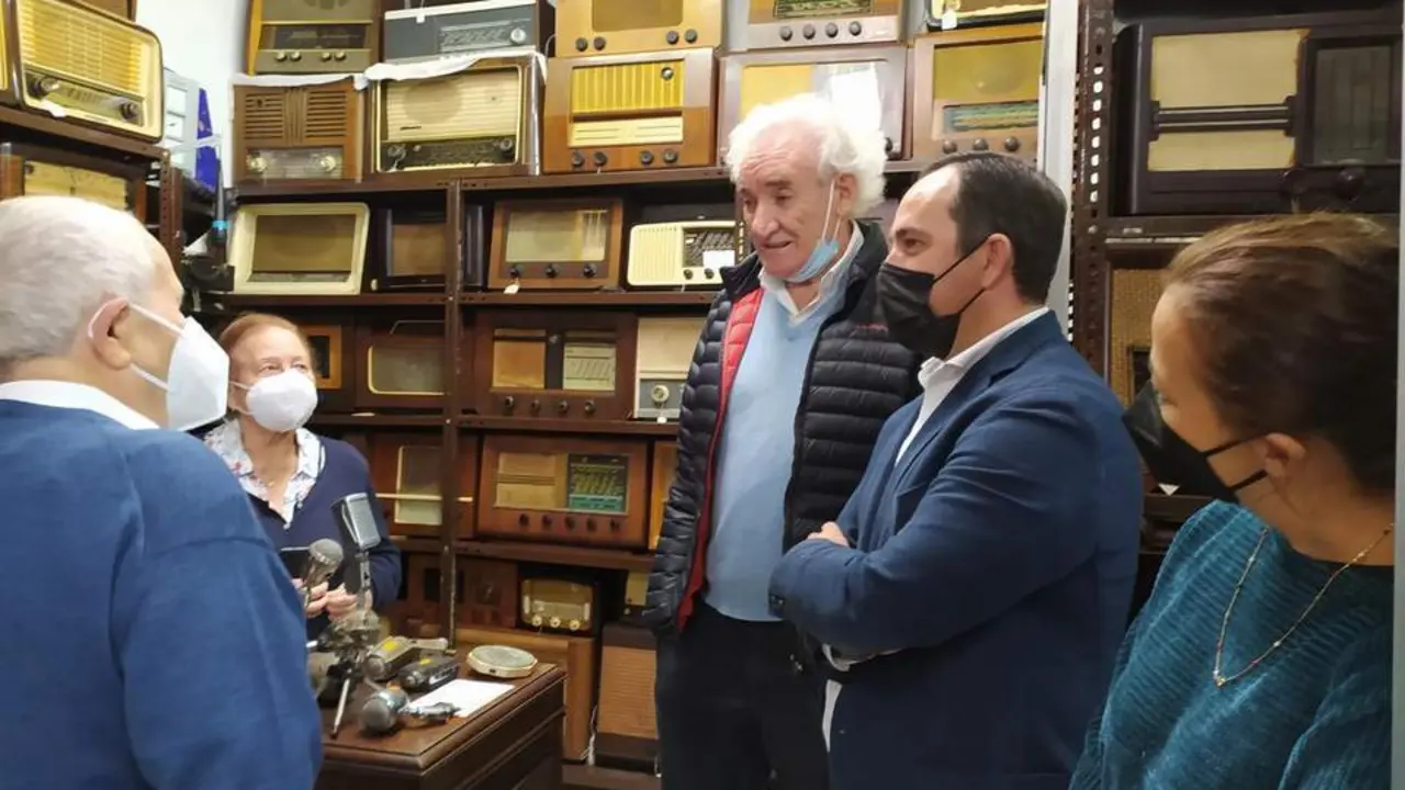 Luis del Olmo se qued&oacute; impresionado con la exposici&oacute;n. - A.I.