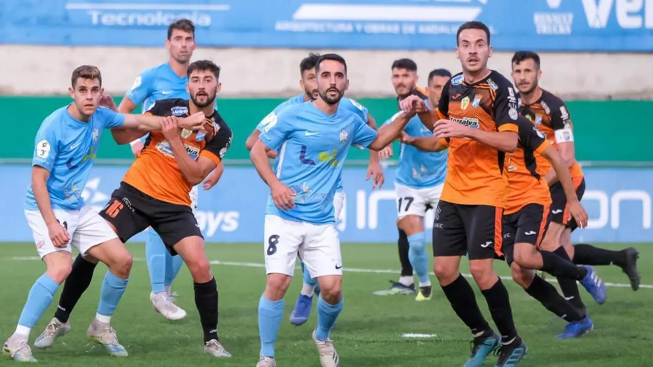 Imagen del partido de la temporada pasada en el Estadio Ciudad de Lucena. - Cristo Garc&iacute;a