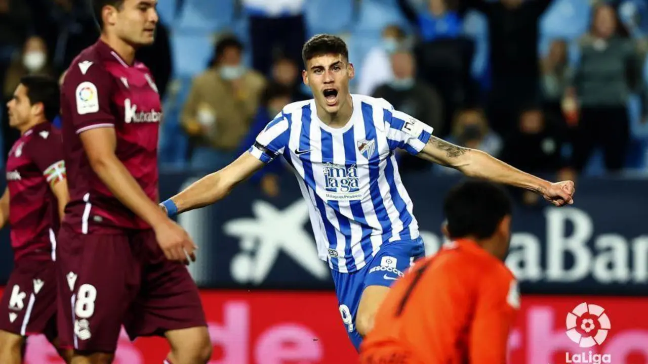 Roberto anot&oacute; un gran cabezazo para empatar el encuentro. - LaLiga