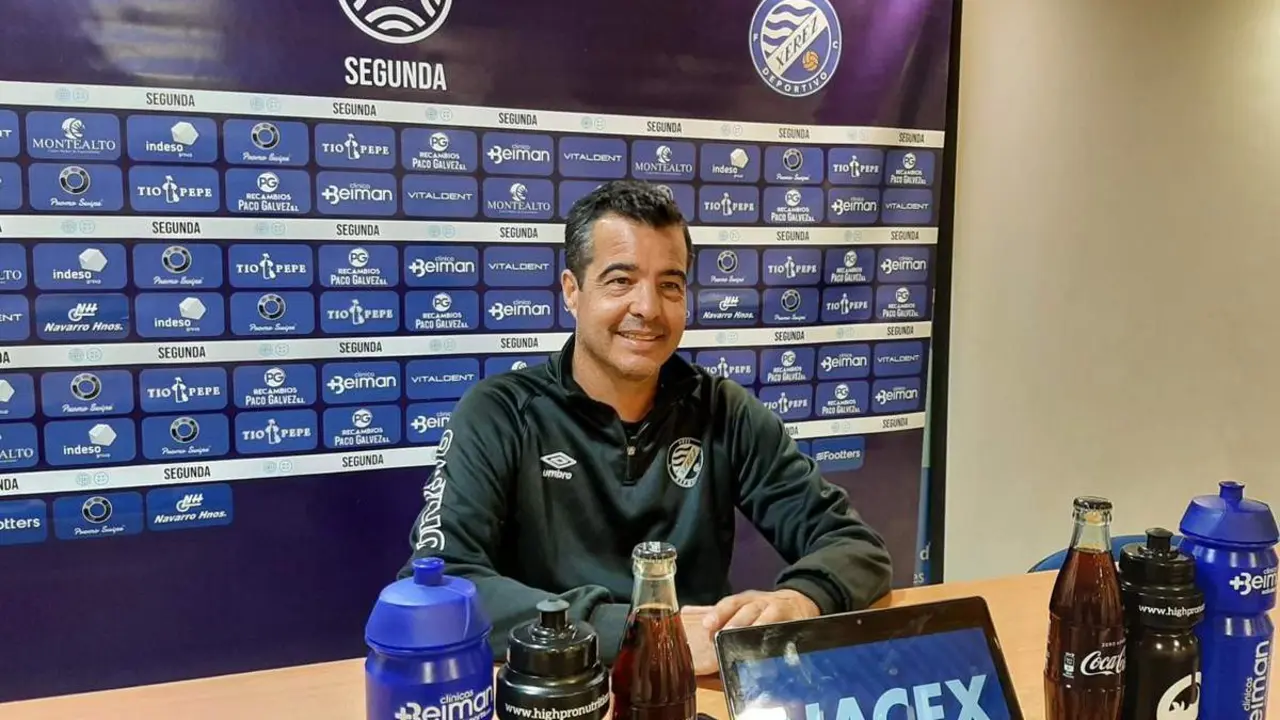 P&eacute;rez Herrera, este viernes en la sala de prensa de Chap&iacute;n. - Viva Jerez