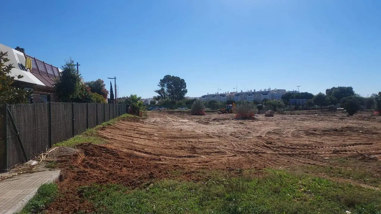 Imagen de la parcela donde ir&aacute; ubicado el nuevo Mercadona - 