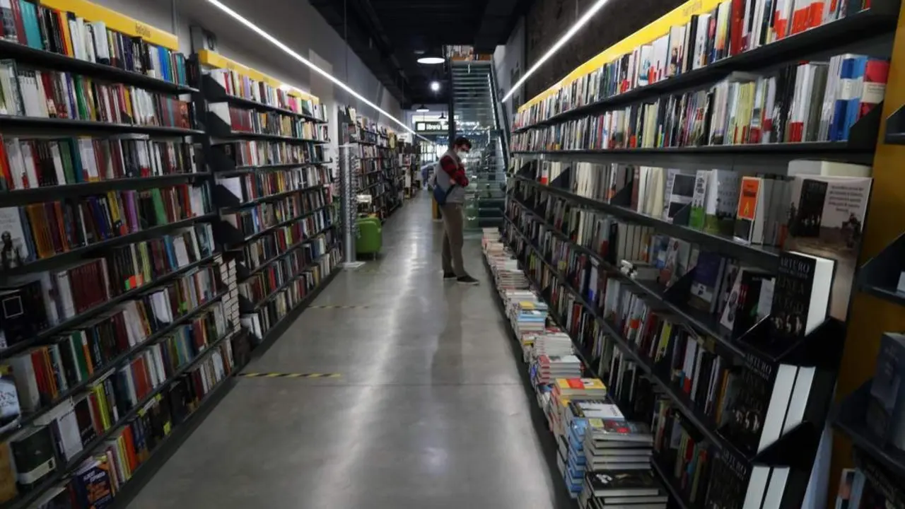 Una librer&iacute;a en M&aacute;laga. - &Aacute;lex Zea - Europa Press 
