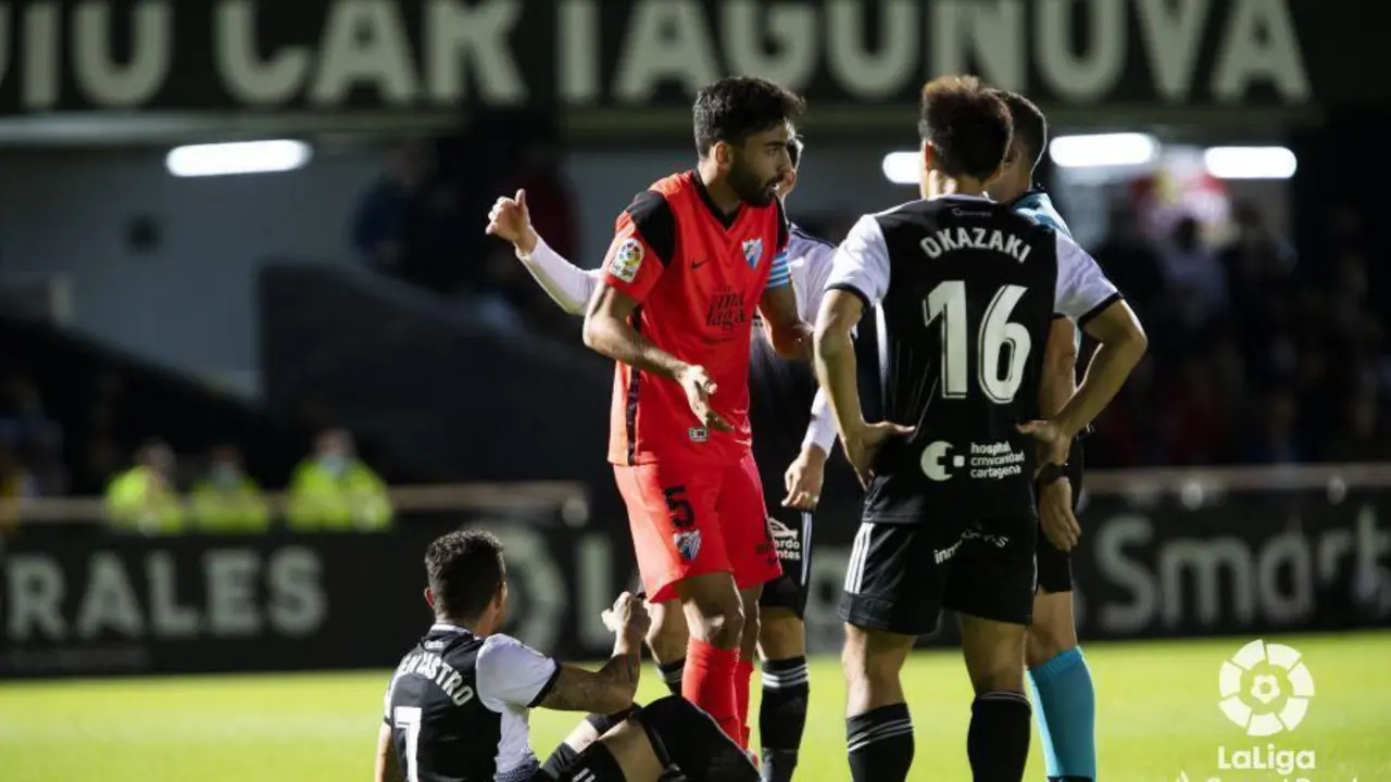 El M&aacute;laga se estrell&oacute; en Cartagena, donde jug&oacute; impotente  y sin capacidad de reacci&oacute;n. - LaLiga