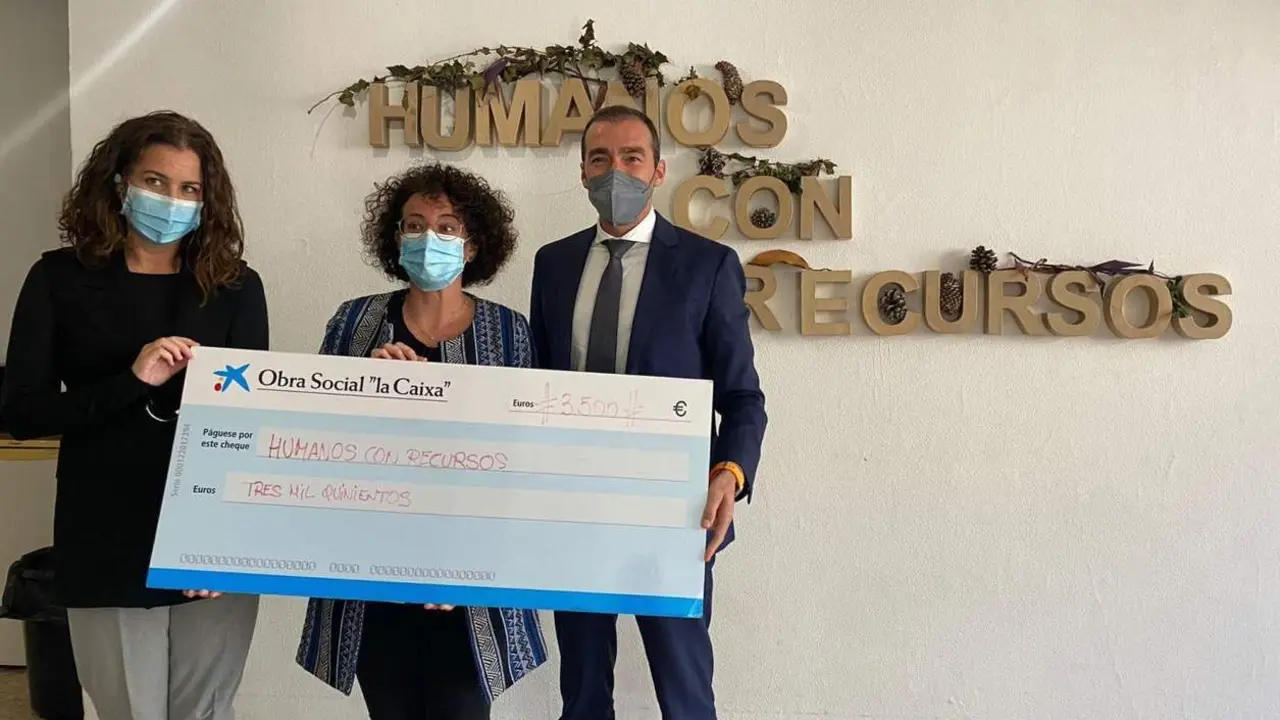 Entrega del donativo. - A. I.