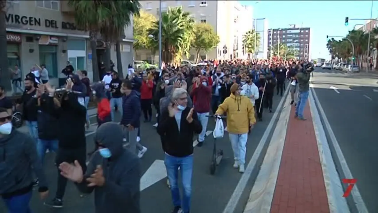 La huelga del metal vuelve a paralizar C&aacute;diz con piquetes y retenciones
