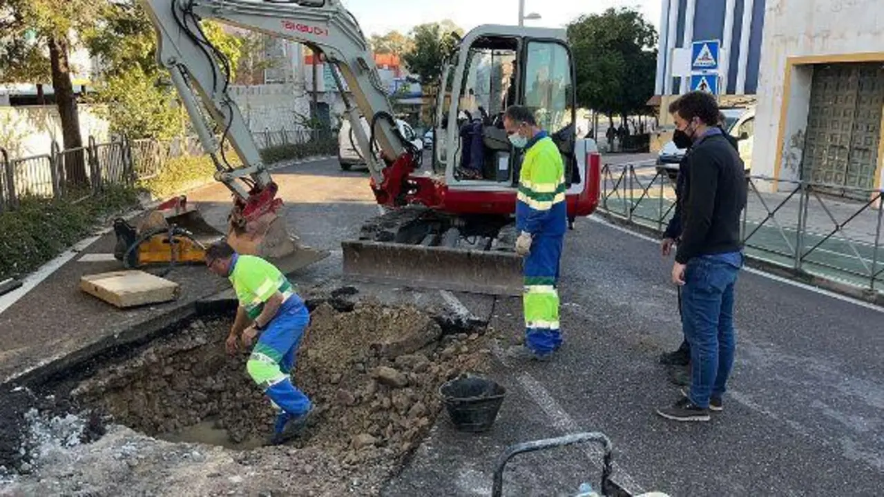 Aver&iacute;a de agua en La Pi&ntilde;era, en Algeciras. - AI