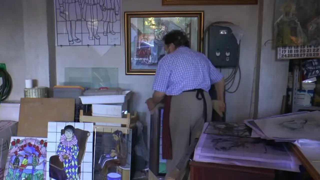 La espera de 58 a&ntilde;os para poder dedicarse a su gran pasi&oacute;n: las vidrieras