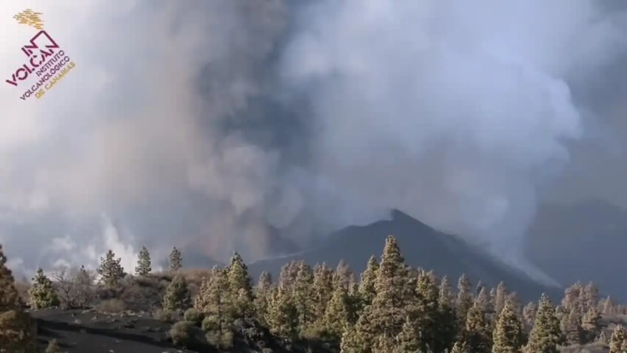 La lava afecta ya a 1.024 hect&aacute;reas y 2.618 edificaciones