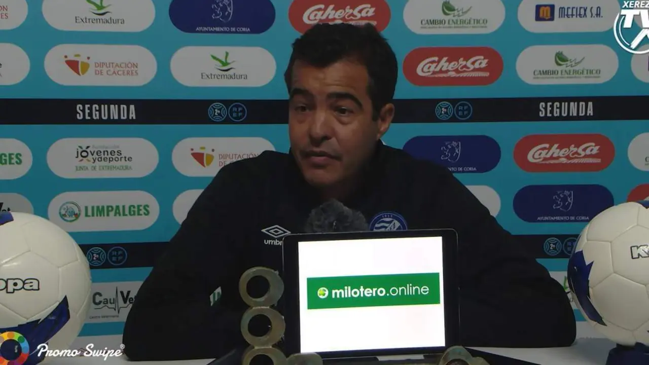 P&eacute;rez Herrera, en la sala de prensa del Estadio La Isla. - xerezdfc.com