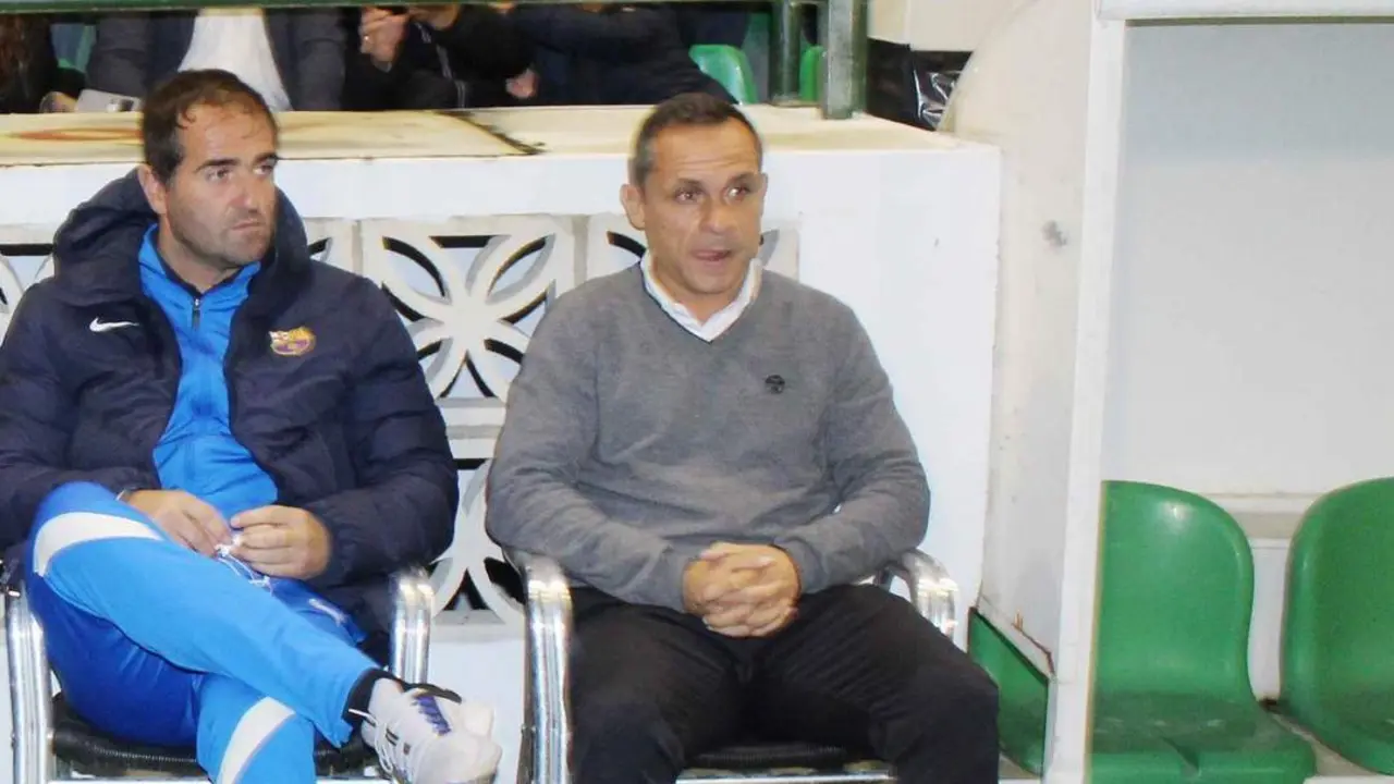 Sergfi Barjuan antes del inicio del partido Atl&eacute;tico Sanluque&ntilde;o - Barcelona B - Ra&uacute;l J. Bustillos