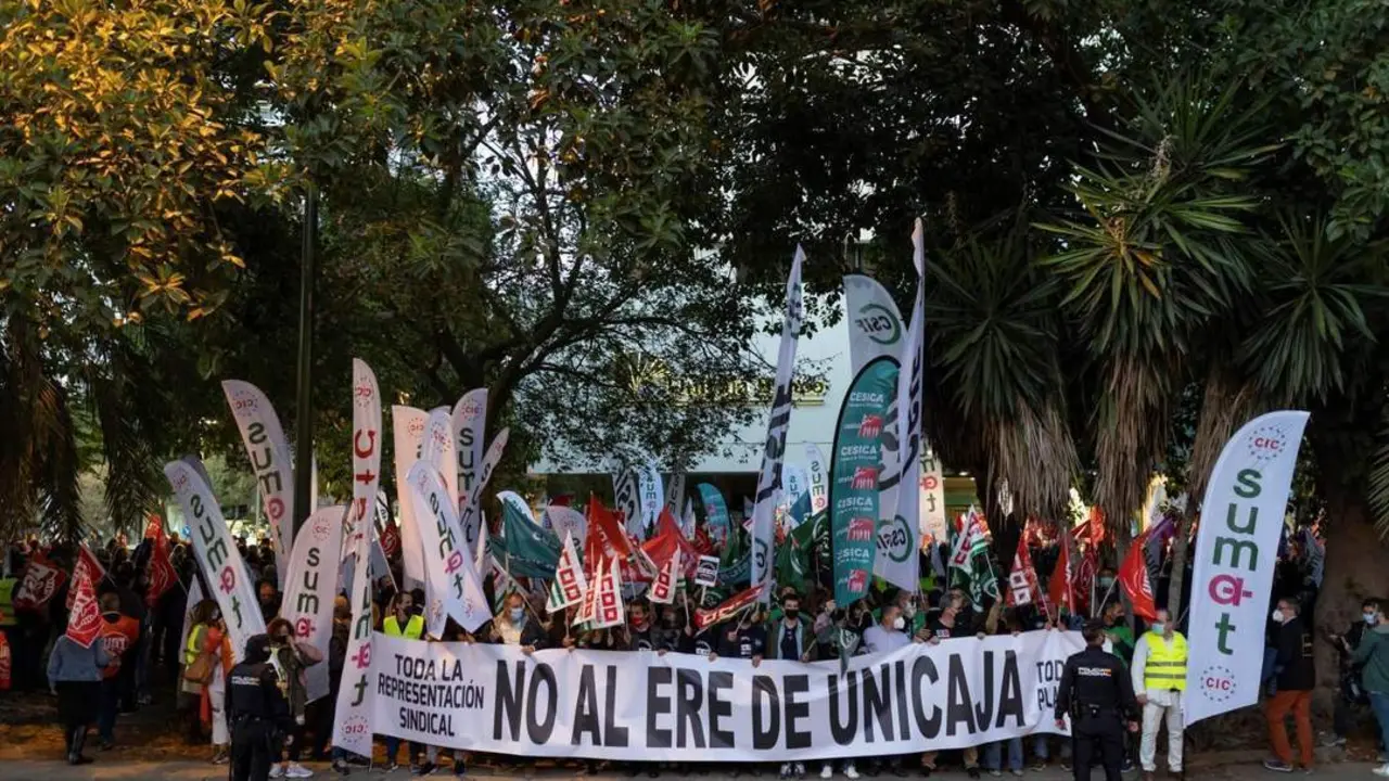 Frente principal de la movilziaci&oacute;n. - EFE/Carlos Diaz Mart&iacute;n